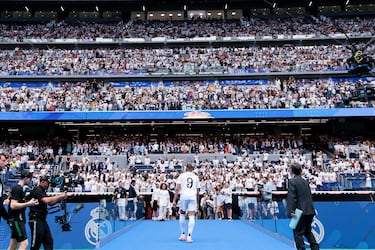 Más de 80.000 personas llenaron el Santiago Bernabéu para ver por primera vez a Mbappé vestido con la camiseta del Real Madrid.