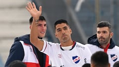 Uruguayan forward Luis Suarez waves during his presentation as new player of Uruguay's Nacional at the Gran Parque Central stadium, in Montevideo, on July 31, 2022. - Luis Suarez returned to Uruguay on Sunday to join Nacional, the club where he began his career 17 years ago as one of the most important strikers of his generation. (Photo by Pablo PORCIUNCULA / AFP)