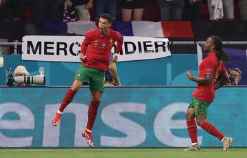 2-2. Cristiano Ronaldo celebra el segundo gol que marca de penalti.