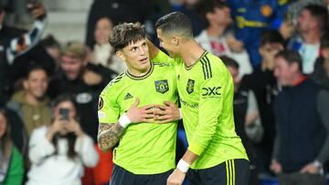 SAN SEBASTIAN, SPAIN - NOVEMBER 03: Alejandro Garnacho of Manchester United celebrates with team mate Cristiano Ronaldo after scoring their sides first goal during the UEFA Europa League group E match between Real Sociedad and Manchester United at Reale Arena on November 03, 2022 in San Sebastian, Spain. (Photo by Juan Manuel Serrano Arce/Getty Images)