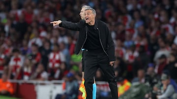 LONDON (United Kingdom), 29/04/2025.- PSG head coach Luis Enrique gestures on the touchline during the UEFA Champions League semi-finals, 1st leg soccer match between Arsenal FC and Paris Saint-Germain, in London, Britain, 29 April 2025. (Liga de Campeones, Reino Unido, Londres) EFE/EPA/NEIL HALL