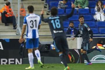 La Real Sociedad venció 1-2 al Espanyol de Barcelona en la jornada 21 de la liga española con otro performance estelar de Carlos Vela, quien anotó el primer tanto de su equipo, al que se le añadió un colosal bombazo de Asier Illarramendi. El mexicano sumó su segundo partido consecutivo con un gol en su registro y parece haber retomado su mejor estado de forma al tiempo que los ‘txuri-urdines’ marchan en el quinto lugar, con 41 puntos.