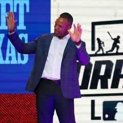 Who is throwing out the first pitch at the 2024 MLB All-Star game?