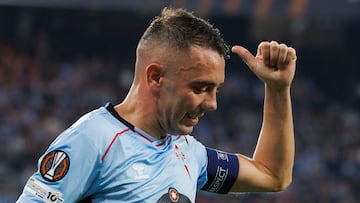 Iago Aspas, capitán del Celta, realiza un gesto de aprobación durante el partido de la Europa League contra el PAOK en Balaídos.