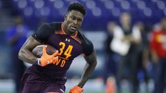 A pesar de haber sido proyectado como el mejor wide receiver de la clase 2019, Metcalf vio pasar ocho receptores en el draft antes de ser seleccionado.