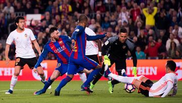 Orellana y Valencia se van goleados de su visita al Barça