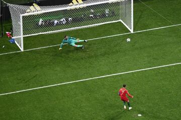 Jugada del penalti de Nacho Fernández a Cristiano Ronaldo.