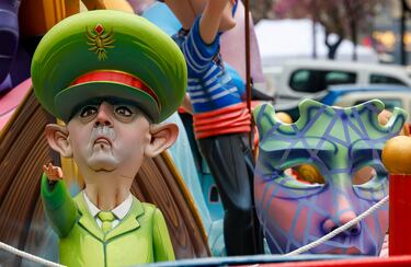 Este miércoles, 19 de marzo y día de San José, se celebrará el emocionante "Día de la Cremà" en las Fallas de Valencia, donde más de 700 monumentos que los artistas falleros han levantado por toda la ciudad arderán en un espectáculo impresionante. Marcando el broche de oro de la fiesta más emblemática de Valencia y una de las más multitudinarias de toda España. La noche se iluminará con fuegos artificiales.