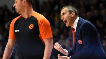 Podgorica (Montenegro), 08/03/2019.- Olympiacos Piraeus Head coach David Blatt reacts during the Euroleague basketball match between Buducnost Podgorica and Olympiacos Piraeus in Podgorica, Montenegro, 08 March 2019. (Baloncesto, Euroliga, Pireo) EFE/EPA/BORIS PEJOVIC