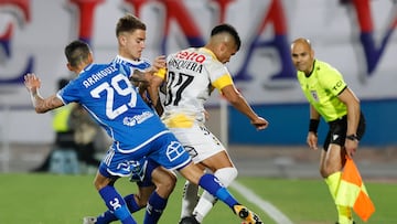 Futbol, Universidad de Chile vs Coquimbo Unido.
Copa Chile 2024.
El jugador de Universidad de Chile Franco Calderon, izquierda, disputa el balon contra Benjamin Mosquera de Coquimbo Unido durante el partido de vuelta de la semifinal nacional de la Copa Chile disputado en el estadio Nacional en Santiago, Chile.
13/10/2024
Pepe Alvujar/Photosport
Football, Universidad de Chile vs Coquimbo Unido.
2024 Copa Chile Championship.
Universidad de Chile's player Franco Calderon, left vies for the ball against Benjamin Mosquera of Coquimbo Unido during the second leg of the national semi final the Copa Chile match held at the Nacional stadium in Santiago, Chile.
13/10/2024
Pepe Alvujar/Photosport