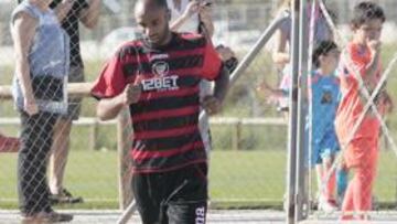 <b>EL SALVADOR. </b>Kanouté trabajó duro ayer y no sintió molestias.