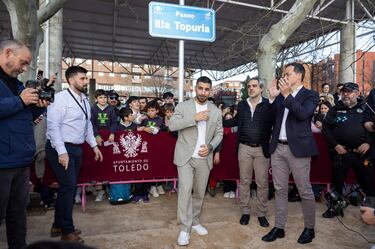 Ilia Topuria inaugura un paseo con su nombre en la Escuela Central de Educación Física.