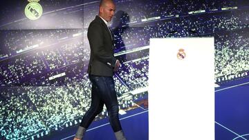 Imagen de Zinedine Zidane durante su presentaci&oacute;n como t&eacute;cnico del Real Madrid.