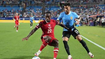 CHARLOTTE, NORTH CAROLINA - JULY 13: Richie Laryea of Canada and Cristian Olivera of Uruguay battle for the ball during the CONMEBOL Copa America 2024 third place match between Uruguay and Canada at Bank of America Stadium on July 13, 2024 in Charlotte, North Carolina.   Grant Halverson/Getty Images/AFP (Photo by GRANT HALVERSON / GETTY IMAGES NORTH AMERICA / Getty Images via AFP)
