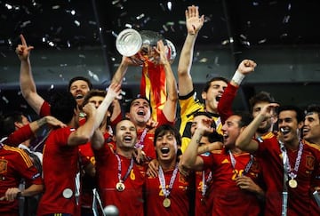 Spain celebrate winning Euro 2012.