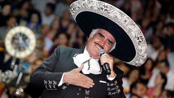Vicente Fernández gana Grammy y el presentador dice: “No pudo venir”