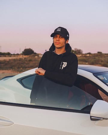 Cerca del top 3 nos encontramos con Rubén Doblas Gundersen , más conocido como El Rubius, un youtuber espa?ol que ostenta el honor de ser el más seguido de su país, el tercero en lengua espa?ola y el 23.? canal con más suscripciones de YouTube a nivel mundial. El joven cuenta con más de 36 millones de suscriptores en su canal de YouTube y sus vídeos han sido vistos más de 8300 millones de veces, la temática de sus producciones suelen ser grabaciones suyas jugando a videojuegos y siendo comentadas por él en clave de humor. Rubios además es el cuarto influencer espa?ol con más seguidores internacionales, siendo Argentina el país donde cuenta con más fieles.