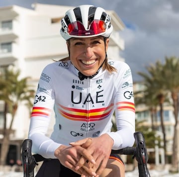 La ciclista del equipo UAE es la principal baza para que la victoria del Tour femenino sea española. En el último Giro Donne quedó en tercera posición. Combinaba el ciclismo con el duatlón, donde consiguió varias medallas y en 2015, su equipo de ciclismo de aquel momento, el Bizkaia Durango, la incluyó para correr varias carreras internacionales como la Flecha Valona (la carrera de mayor categoría puntuable para la Copa del Mundo). Desde 2016 se dedica profesionalmente al ciclismo y siempre ha acabado top 20 en todas las que ha participado y en 2018, 202, 2021 y 2022 logró el Campeonato de España Contrarreloj.