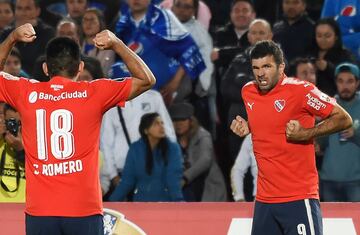 Independiente empató gracias al gol de Emmanuel Gigliotti y Andrés Cadavid puso arriba a Millonarios. Al final, fue 1-1 en Bogotá. El equipo azul está obligado a ganar en Sao Paulo ante Corinthians.