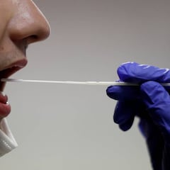 Hallan un enjuague bucal que desactivaría la COVID "al 99%"