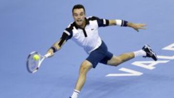 Roberto Bautista durante su partido contra Nicol&aacute;s Almagro en el Open de Valencia.