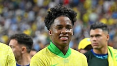 Brazil's forward #11 Raphinha and Brazil's forward #09 Endrick leave the pitch at half time during the Conmebol 2024 Copa America tournament quarter-final football match between Uruguay and Brazil at Allegiant Stadium in Las Vegas, Nevada on July 6, 2024. (Photo by Robyn Beck / AFP)