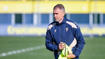 Garitano dirigiendo un entrenamiento en la Ciudad Deportiva.