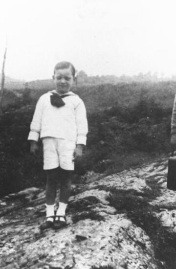 Retrato de Maguregui de niño, con traje de marinero.