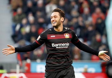 Barça target Calhanoglu open to Leverkusen exit, says agent