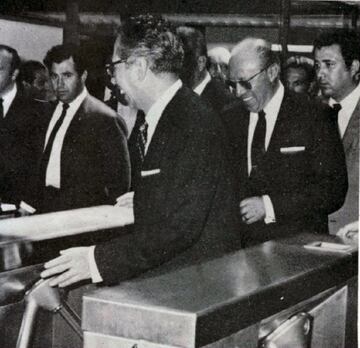 El ex presidente entrando a la inauguración del Metro, que fue el 4 de septiembre de 1969. 