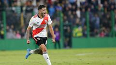 FLORENCIO VARELA, ARGENTINA - APRIL 02: Santiago Simon of River Plate celebrates after scoring his team's second goal during a match between Defensa y Justicia and River Plate as part of Copa de la Liga 2022 at Estadio Norberto Tomaghello on April 2, 2022 in Florencio Varela, Argentina. (Photo by Daniel Jayo/Getty Images)