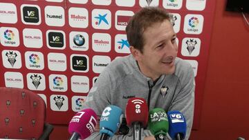 Ramis durante una conferencia de prensa.