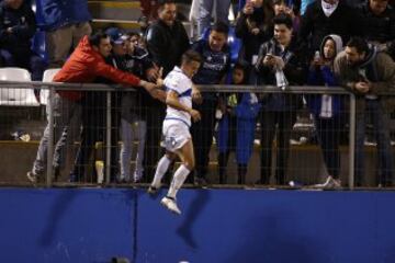 Futbol, Universidad Catolica vs Universidad de Chile.
Copa Chile 2016.
El jugador de Universidad Catolica Diego Buonanotte, centro, celebra con sus companeros su gol contra Universidad de Chile durante el partido de ida de los cuartos de final de la Copa Chile disputado en el estadio San Carlos de Apoquindo de Santiago, Chile.
19/10/2016
Paul Plaza/Photosport******

Football, Universidad Catolica vs Universidad de Chile.
Copa Chile Championship 2016.
Universidad Catolica's player Diego Buonanotte,  center, celebrates with teammates after scoring against Universidad de Chile during the Copa Chile Championship quarter final, first leg, football match at the San Carlos stadium in Santiago, Chile.
19/10/2016
Paul Plaza/Photosport