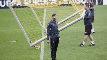Gerrard, técnico del Rangers, acaparó todos los focos en el entrenamiento en Vila-real.
