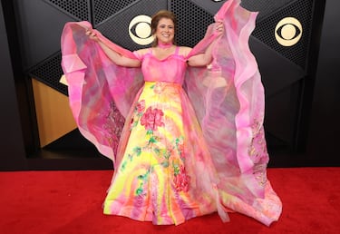 Allison Charney posa en la alfombra roja.