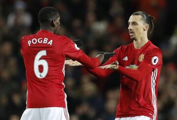 Manchester United's Zlatan Ibrahimovic celebrates with Paul Pogba