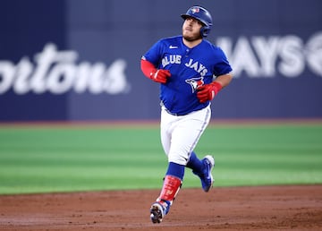 TORONTO, ON - APRIL 28: Alejandro Kirk #30 of the Toronto Blue Jays rounds the bases after hitting a solo home run in the second inning against the Seattle Mariners at Rogers Centre on April 28, 2023 in Toronto, Ontario, Canada.   Vaughn Ridley/Getty Images/AFP (Photo by Vaughn Ridley / GETTY IMAGES NORTH AMERICA / Getty Images via AFP)