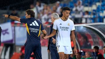 Raúl da instrucciones tras cambiar a Álvaro ante el Sanluqueño.