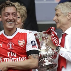 Özil se mofa de los "expertos" de la prensa inglesa
