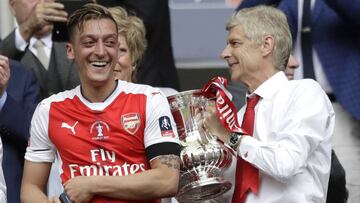 Özil se mofa de los "expertos" de la prensa inglesa