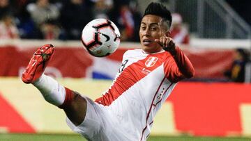 El futbolista de Santos reconoció que ha sufrido sus altibajos pero aseguró que todos se dejan el alma por representar al país y aceptó las críticas.