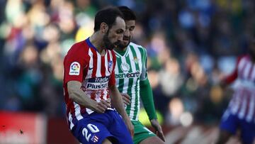 Juanfran contra el Betis.