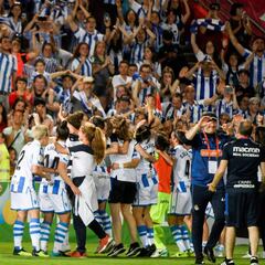 Homenaje para las campeonas en Anoeta antes del Madrid