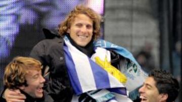 Forlán fue recibido como un héroe en Montevideo