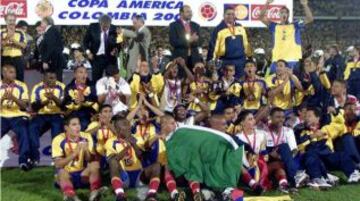 La indumentaria con que jugó Colombia en la Copa del 2001.