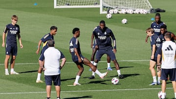 Vinicius y Rüdiger, en el entrenamiento del Real Madrid previo al partido de la jornada 8 de LaLiga EA Sports contra el Girona.