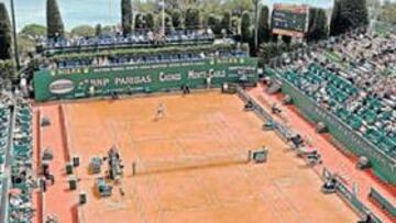 <b>BIENVENIDOS A LA TIERRA. </b>La temporada de tierra batida en Europa se inaugura en la Pista Central del Montecarlo Country Club.