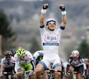 Kittel gana, Viviani, líder, y Bouhanni acaba en el hospital