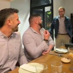 Van a cenar todos juntos y sus parejas les habían preparado la encerrona