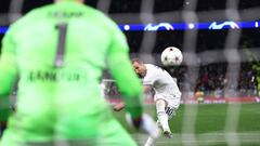 LONDON, ENGLAND - OCTOBER 12: Harry Kane of Tottenham Hotspur puts his second penalty kick over the crossbar during the UEFA Champions League group D match between Tottenham Hotspur and Eintracht Frankfurt at Tottenham Hotspur Stadium on October 12, 2022 in London, United Kingdom. (Photo by Charlotte Wilson/Offside/Offside via Getty Images)